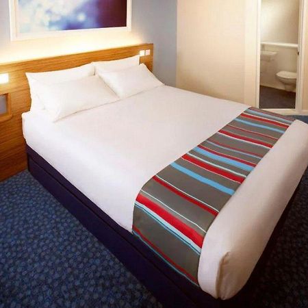 Travelodge London Teddington Extérieur photo
