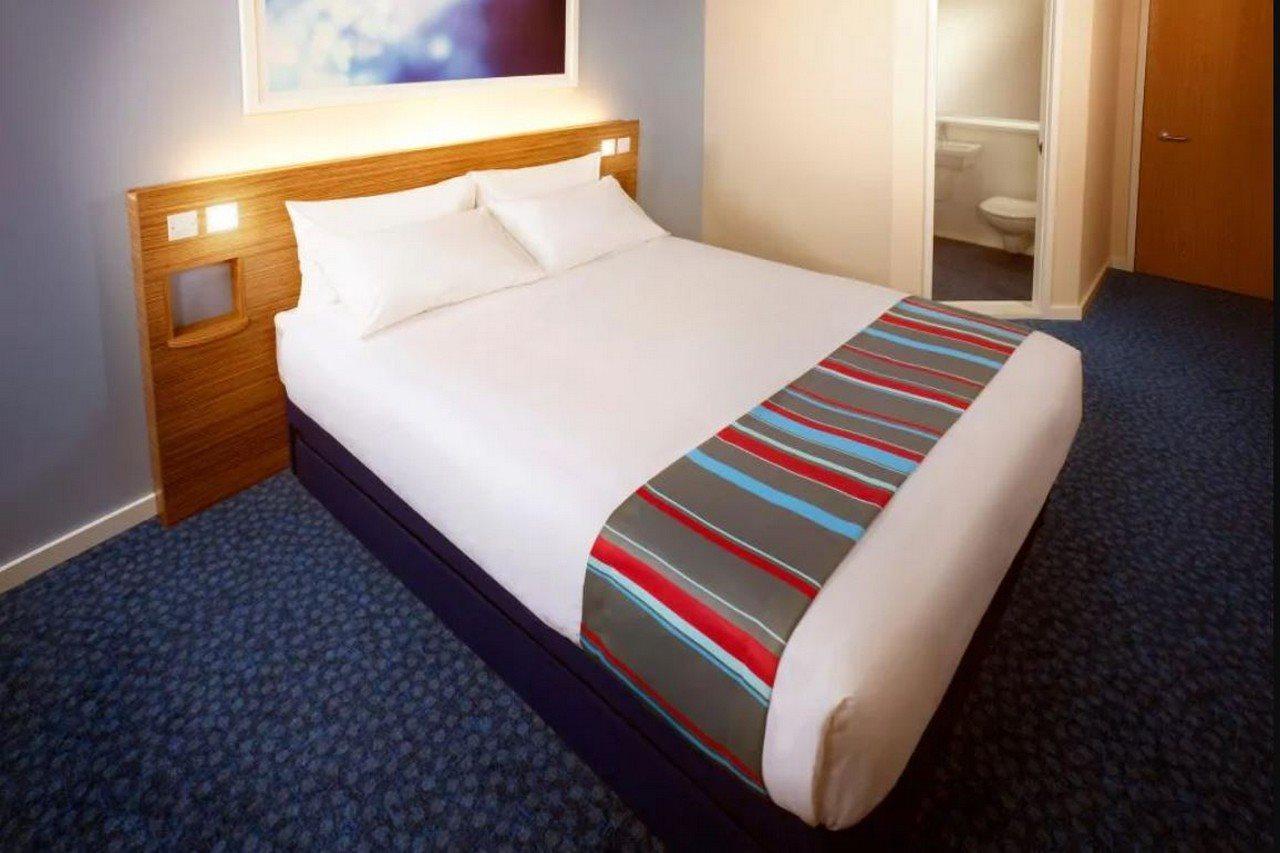 Travelodge London Teddington Extérieur photo