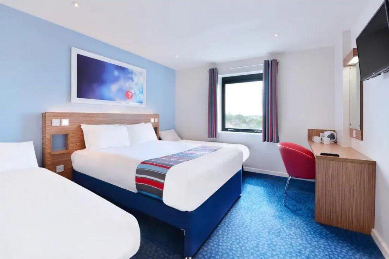 Travelodge London Teddington Extérieur photo