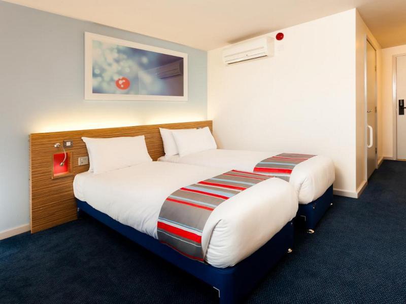 Travelodge London Teddington Extérieur photo