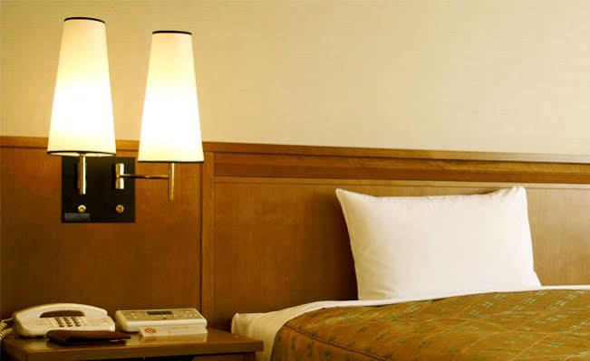 Travelodge London Teddington Extérieur photo